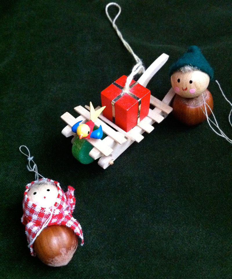 Two hazelnut friends and a cart with a bird and gift.
