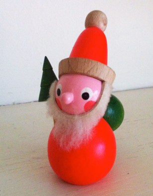 Santa with a tree and a sac.